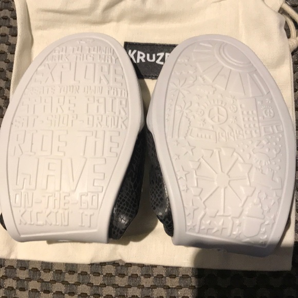 ladies slip on shoe size M 7-8 - Picture 4 of 4